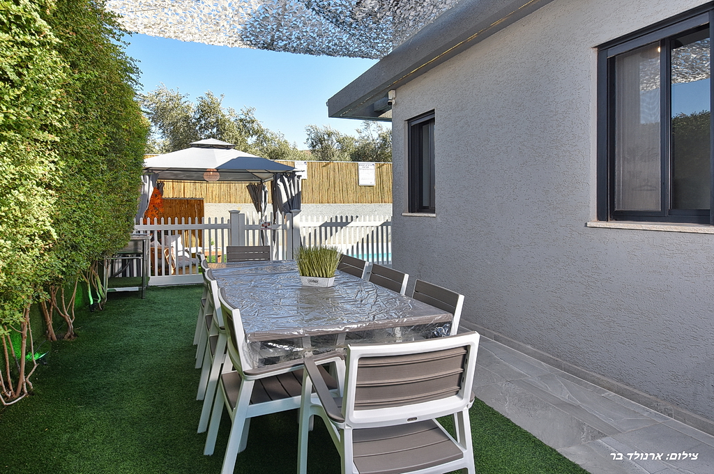 אורות באחוזה (21)